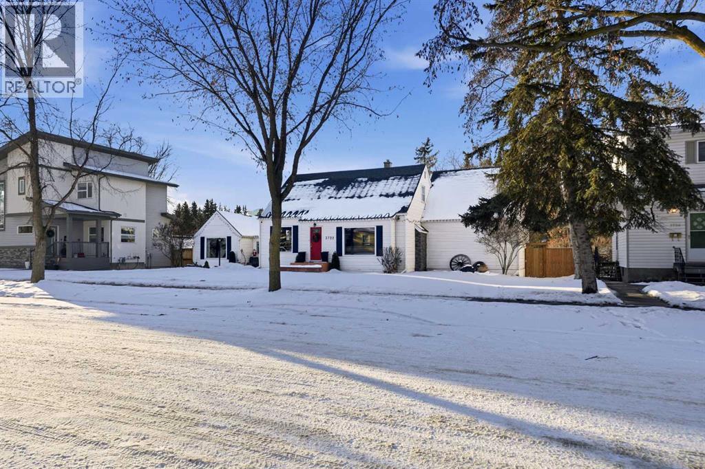 Single Family House for Sale in   Avenue Mountview Red Deer 