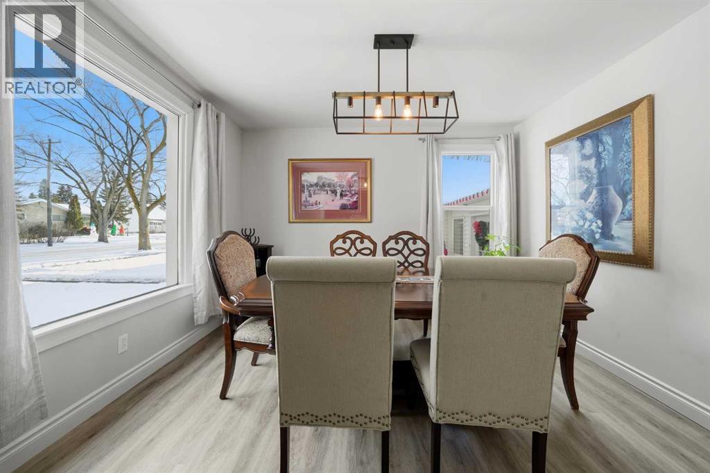 Single Family House for Sale in   Avenue Mountview Red Deer 