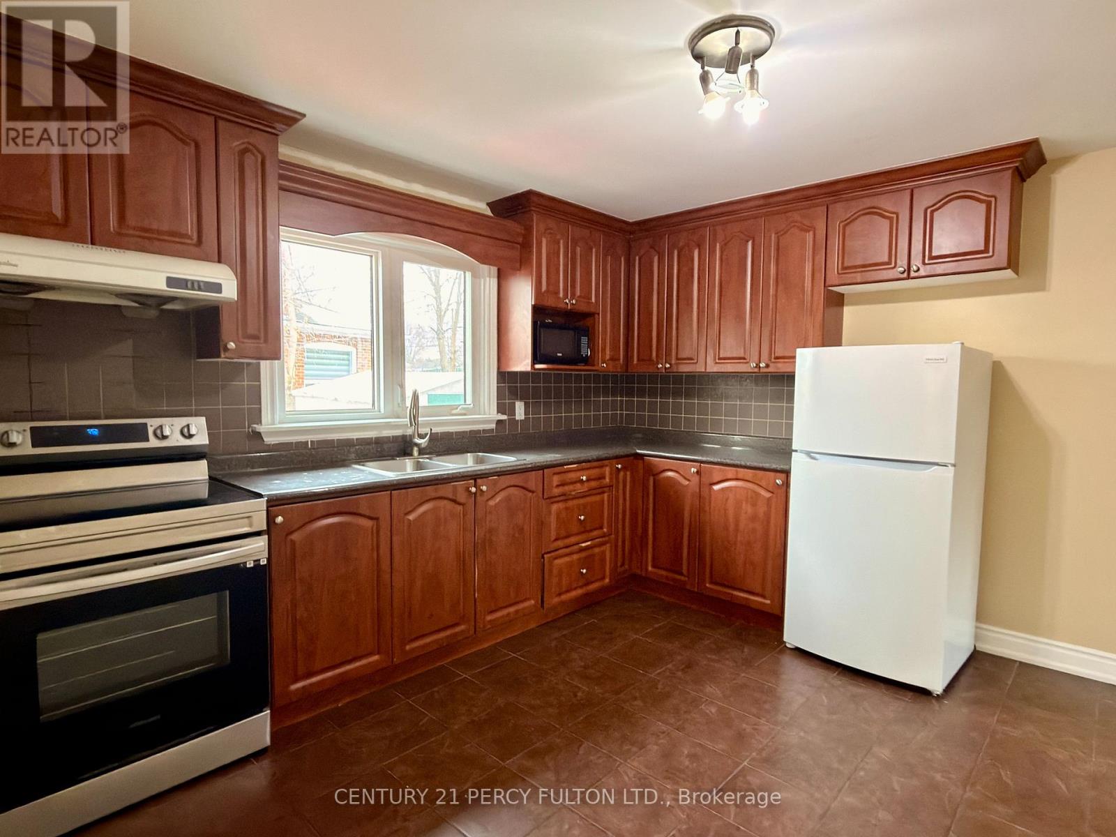 UPPER - 24 CHESTERMERE BOULEVARD - Photo 3 of 14, Toronto (Woburn), Ontario