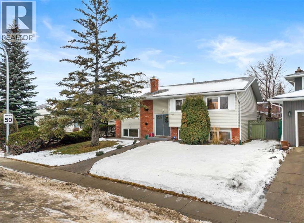 Single Family House Bi-level for Sale in  Lake Crimson Drive SE Lake Bonavista Calgary 