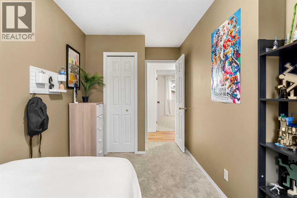 Single Family House Bi-level for Sale in  Lake Crimson Drive SE Lake Bonavista Calgary 