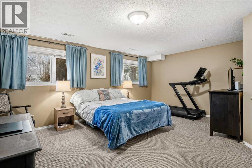 Single Family House Bi-level for Sale in  Lake Crimson Drive SE Lake Bonavista Calgary 