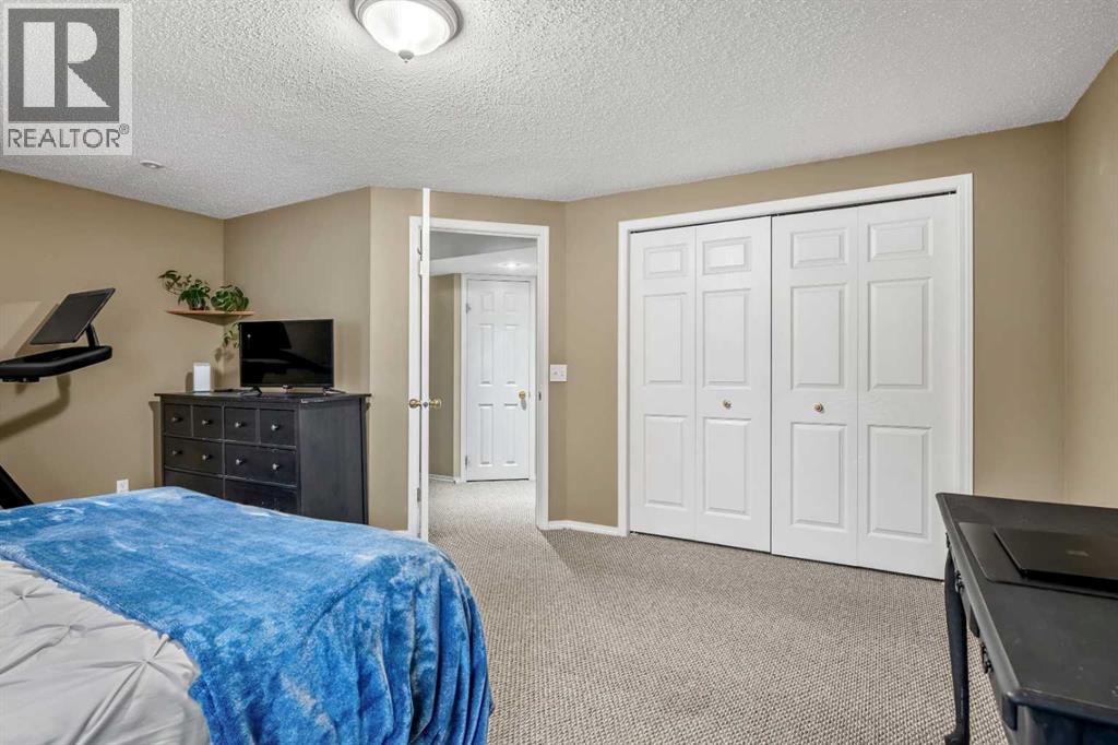 Single Family House Bi-level for Sale in  Lake Crimson Drive SE Lake Bonavista Calgary 