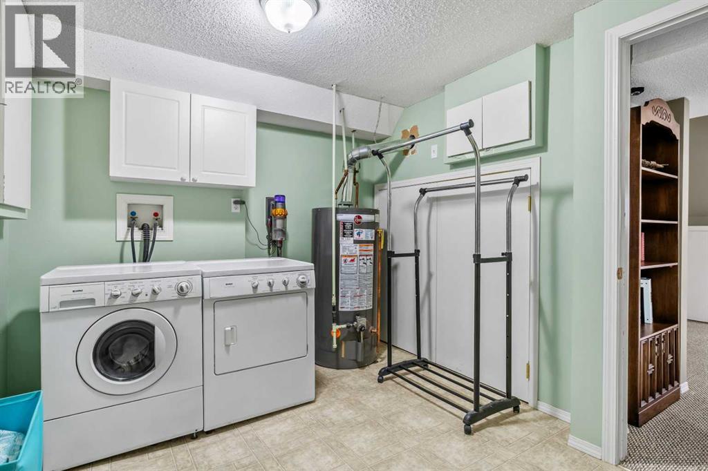 Single Family House Bi-level for Sale in  Lake Crimson Drive SE Lake Bonavista Calgary 