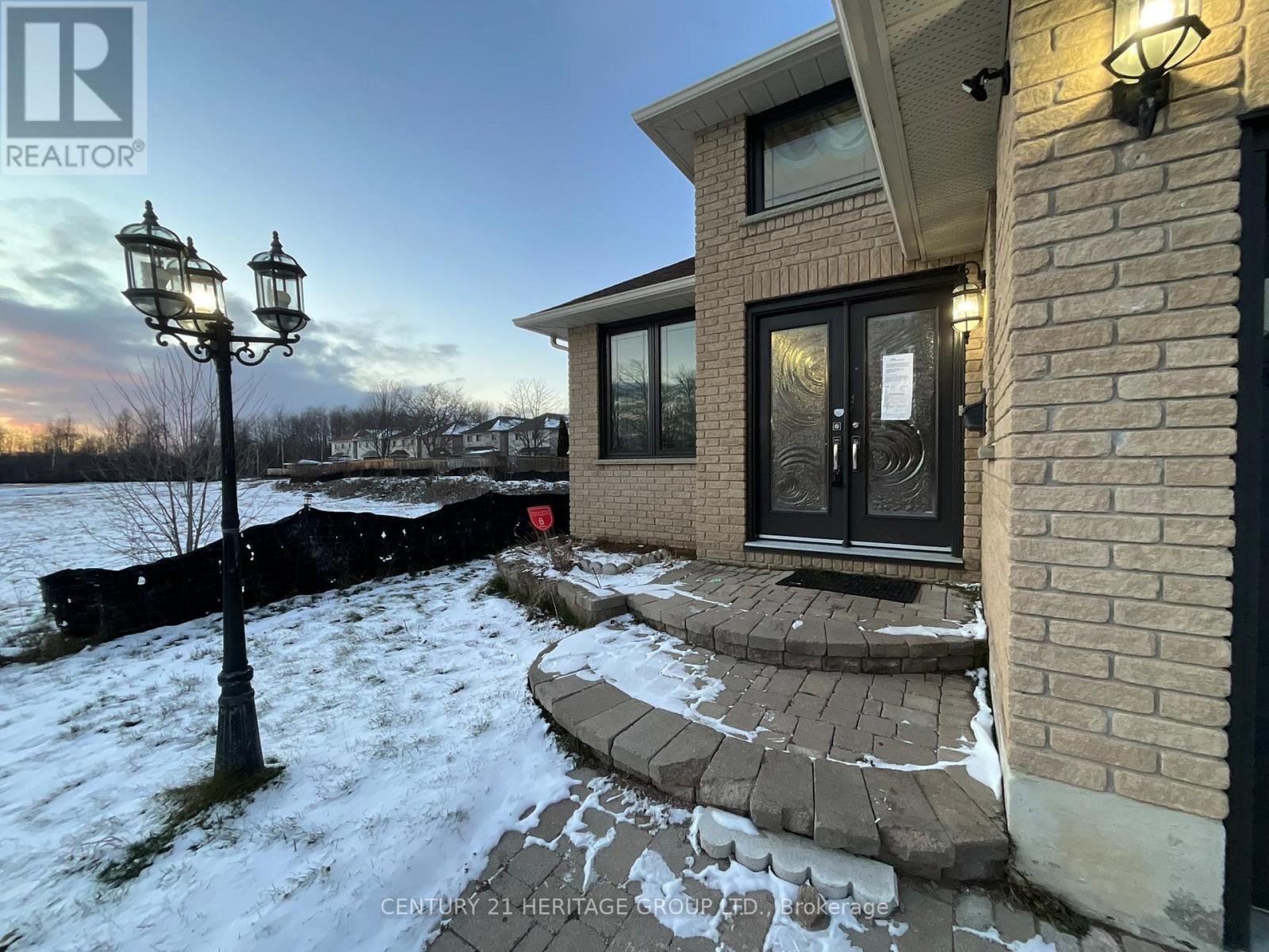 305 SANDRINGHAM DRIVE - 3