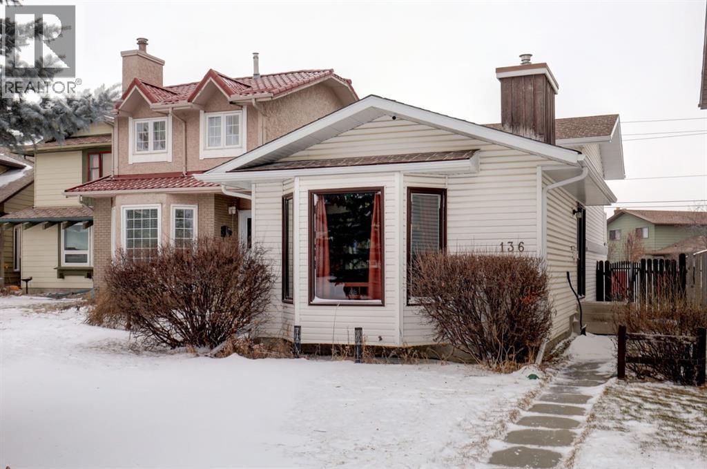 Single Family House 4 Level for Sale in  Templeby Place NE Temple Calgary 