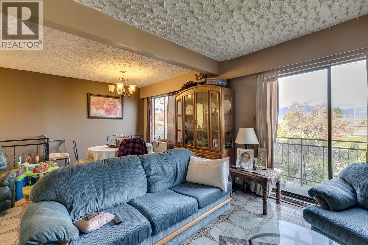 3254 E 5TH AVENUE, Vancouver