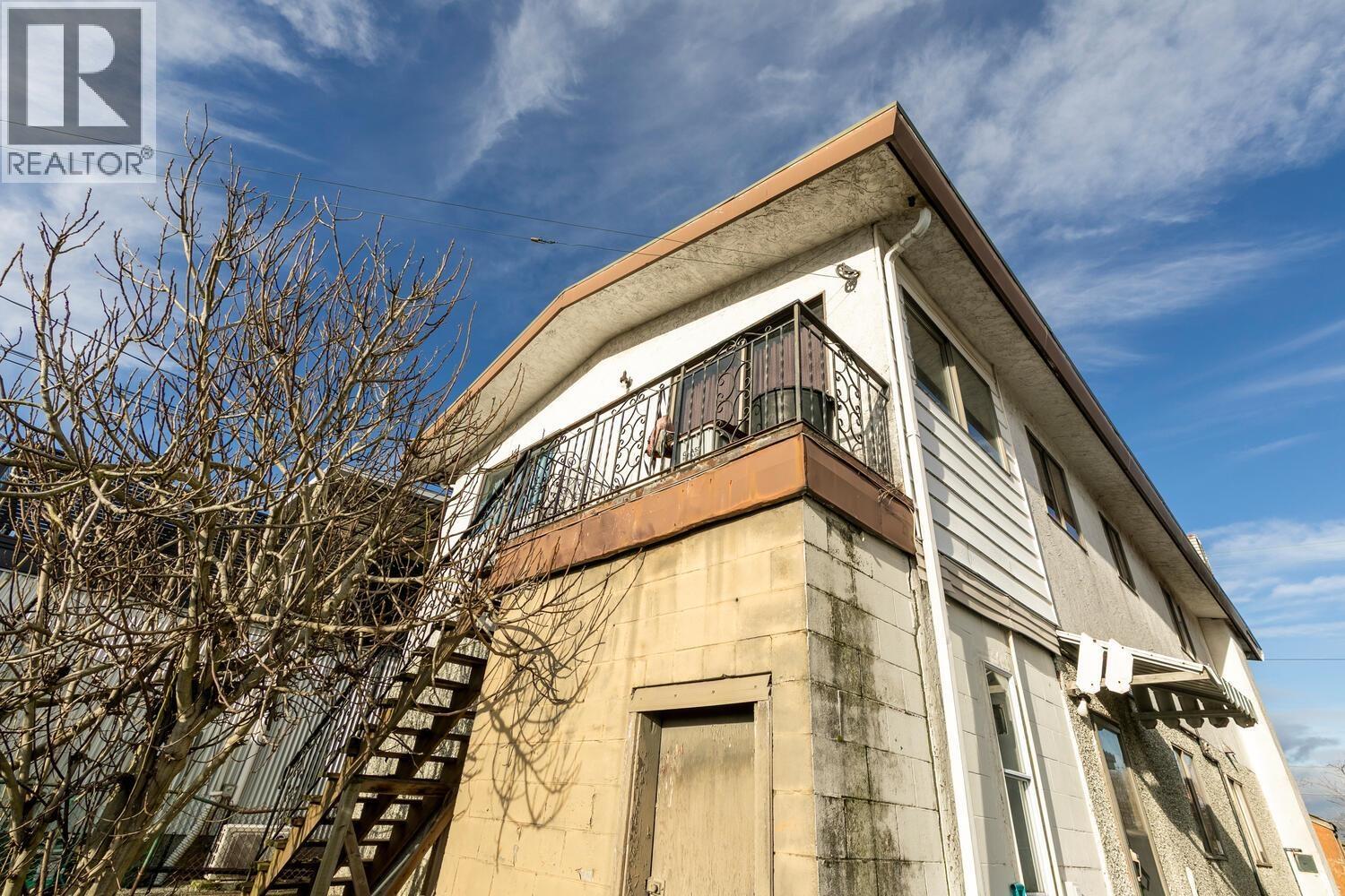 3254 E 5TH AVENUE, Vancouver