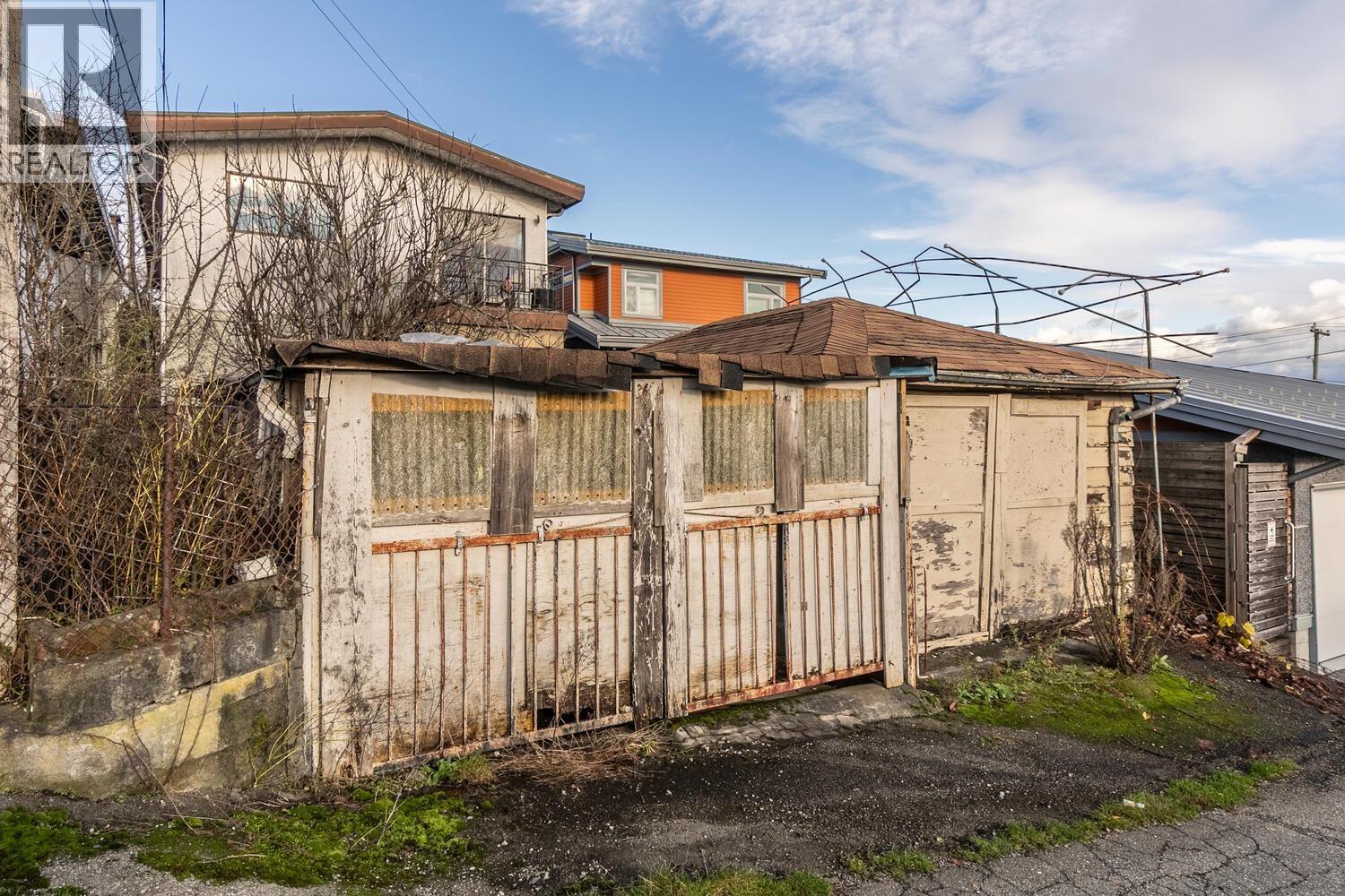 3254 E 5TH AVENUE, Vancouver