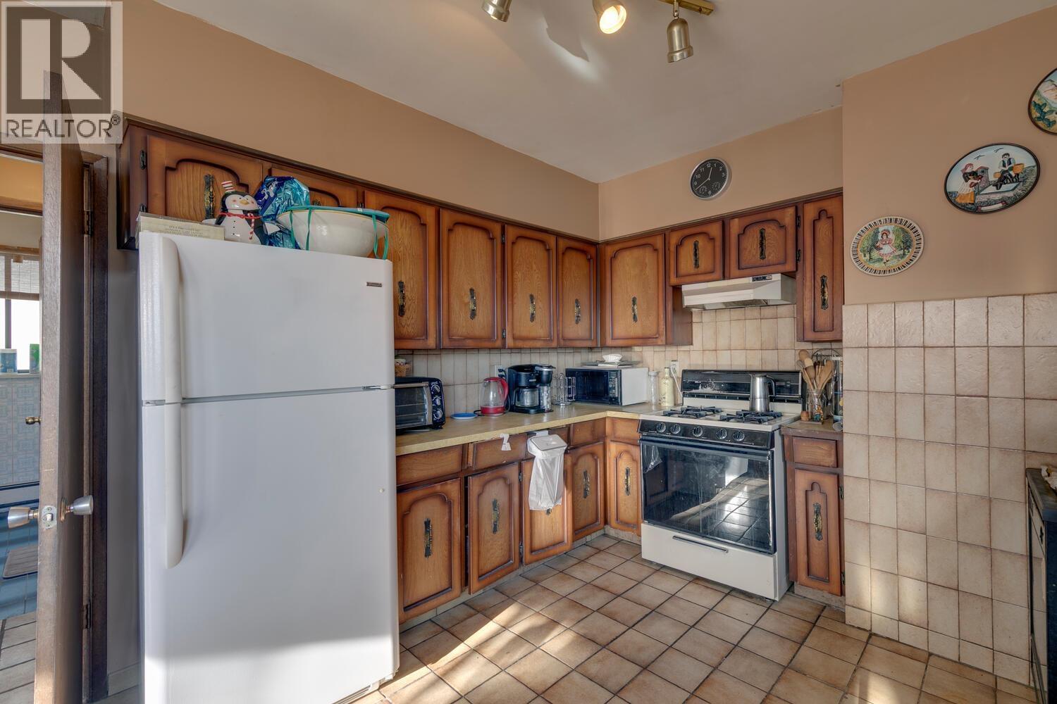 3254 E 5TH AVENUE, Vancouver