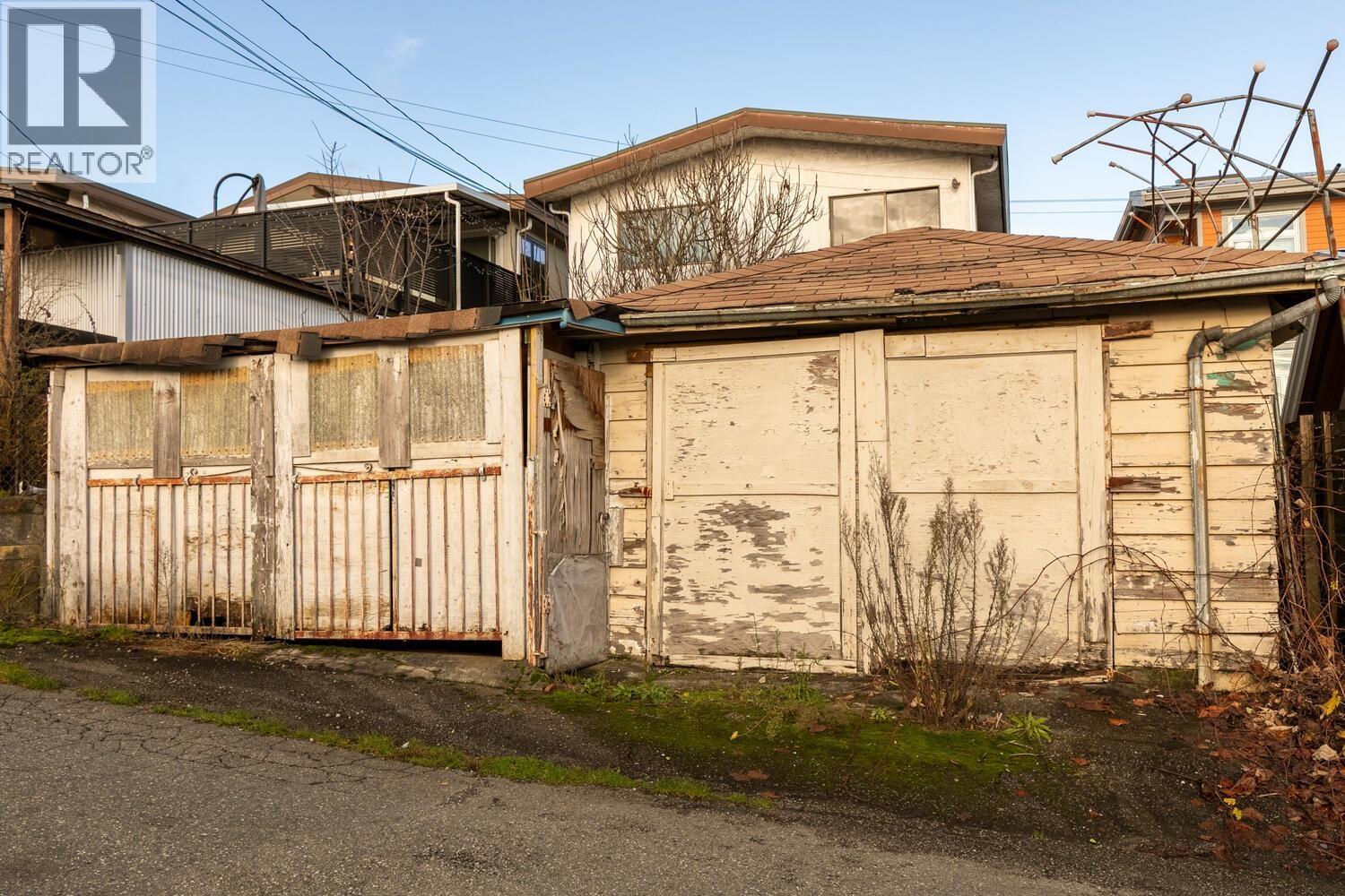 3254 E 5TH AVENUE, Vancouver