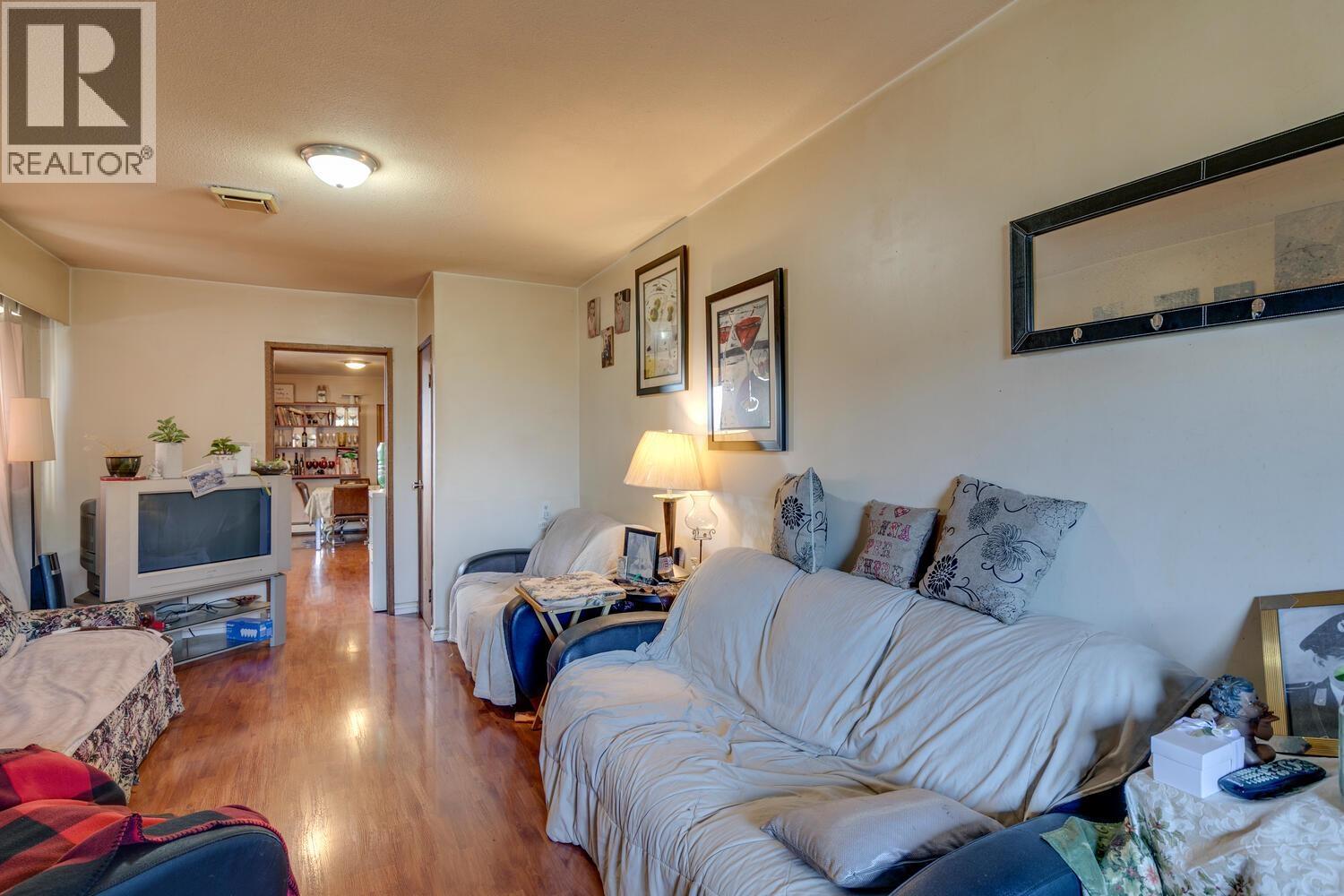 3254 E 5TH AVENUE, Vancouver