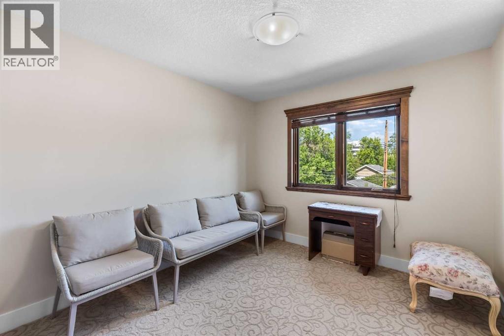 Single Family House for Sale in   Avenue NE Crescent Heights Calgary 