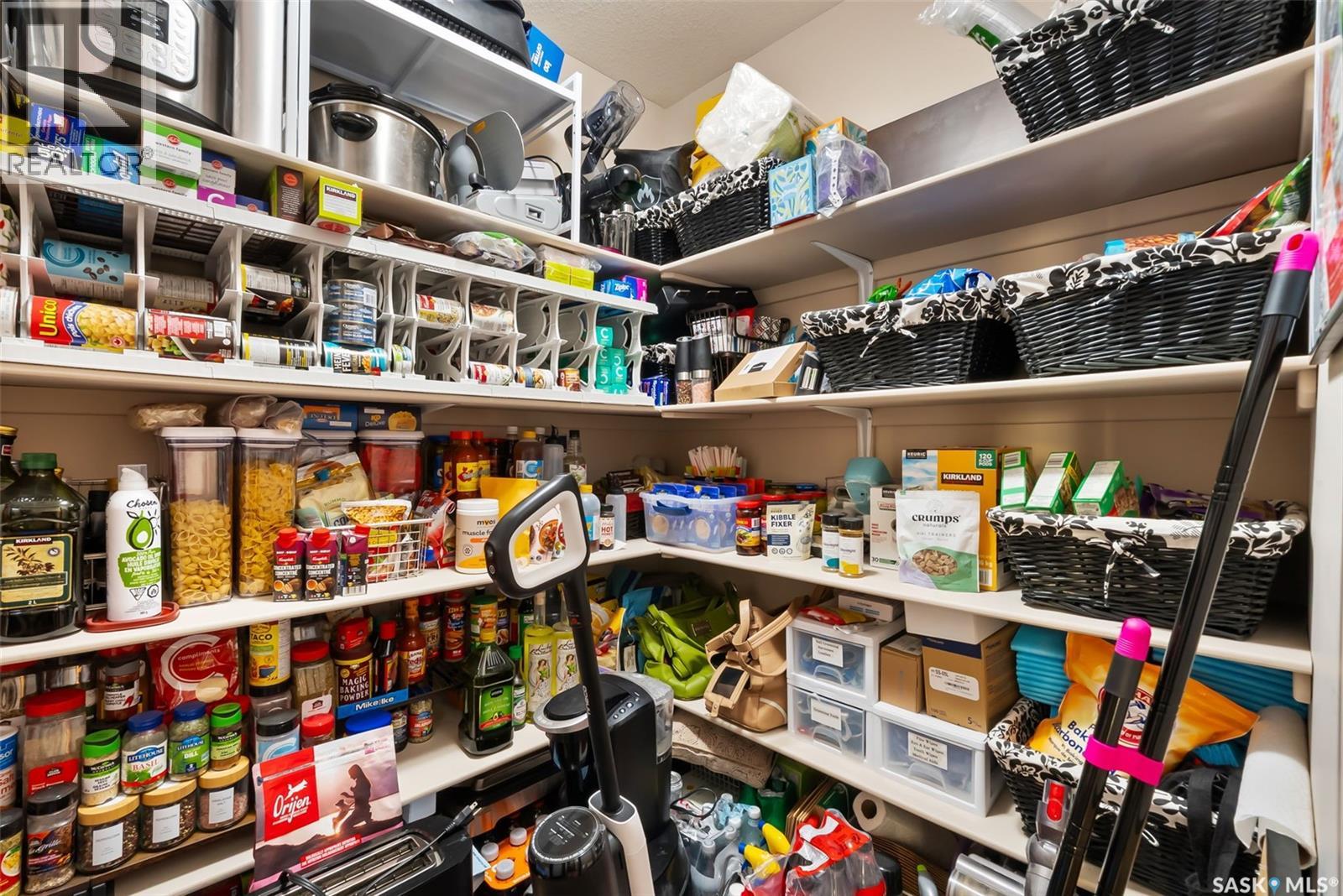 Single Family House 2 Level for Sale in  Broderick ROAD Regina 