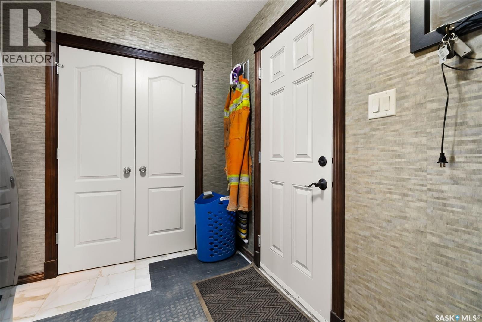 Single Family House 2 Level for Sale in  Broderick ROAD Regina 