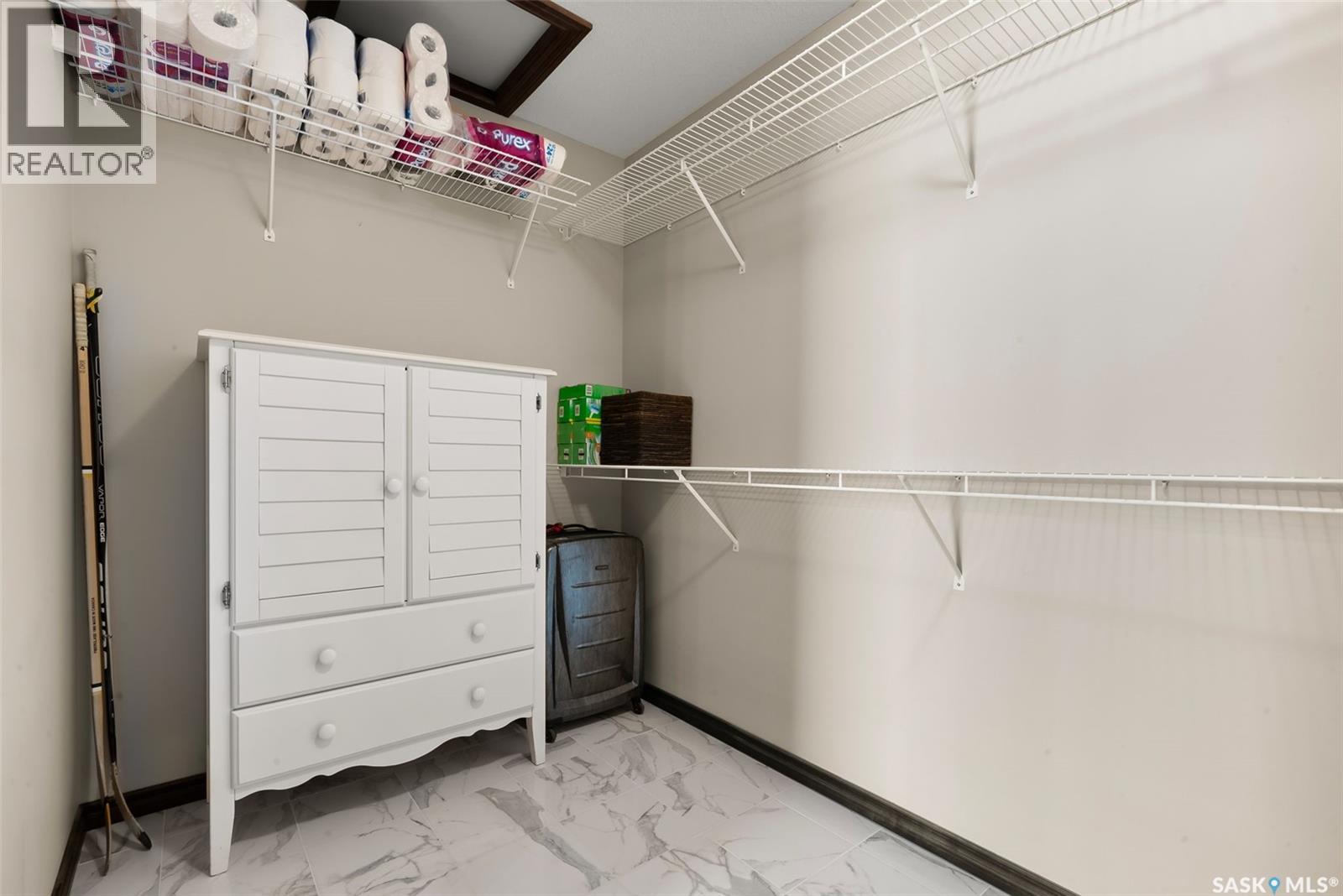 Single Family House 2 Level for Sale in  Broderick ROAD Regina 