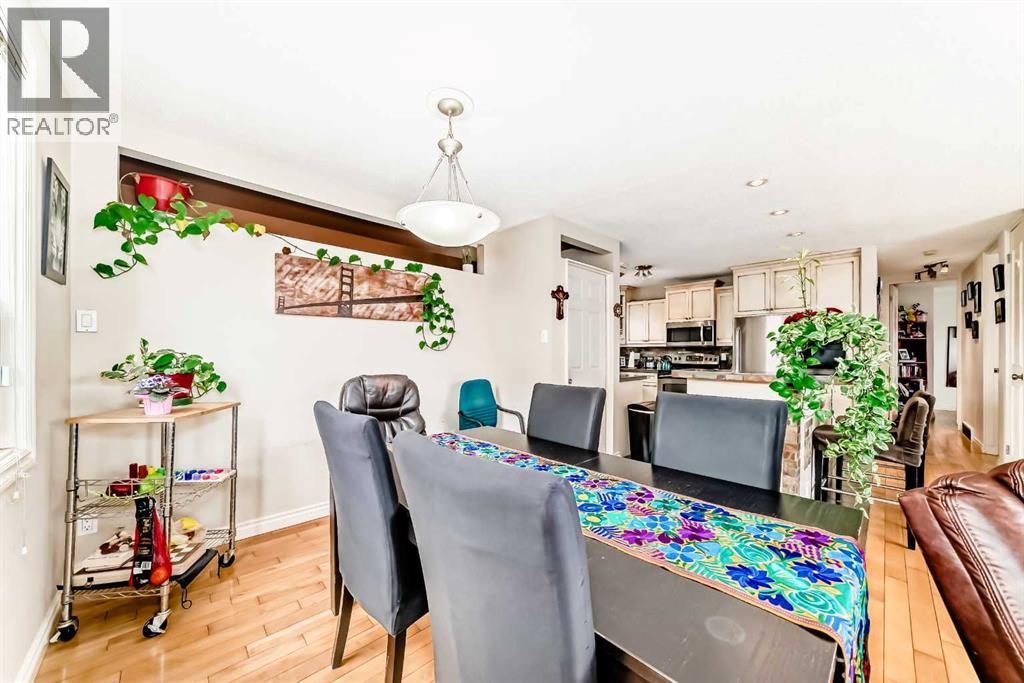 53 Wakefield Drive SW, Calgary, Alberta