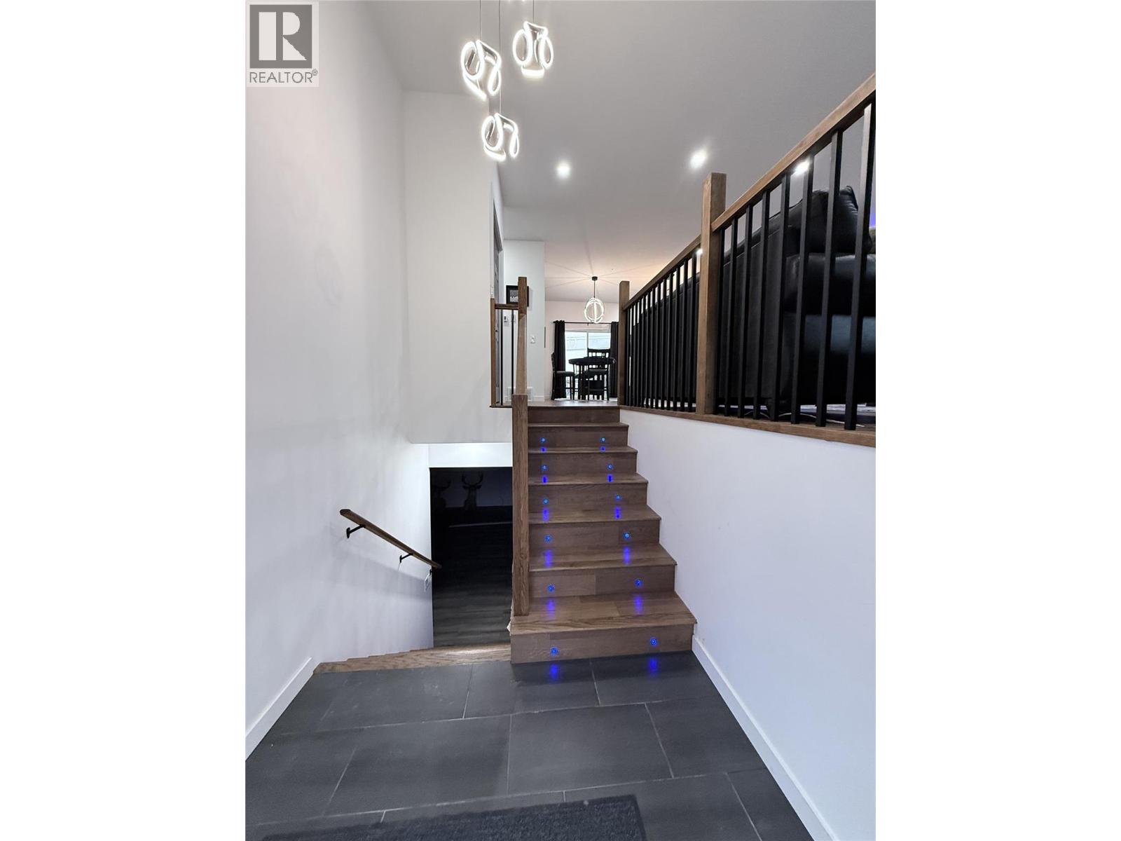 8779 MOUNTAIN VIEW Street, Canal Flats