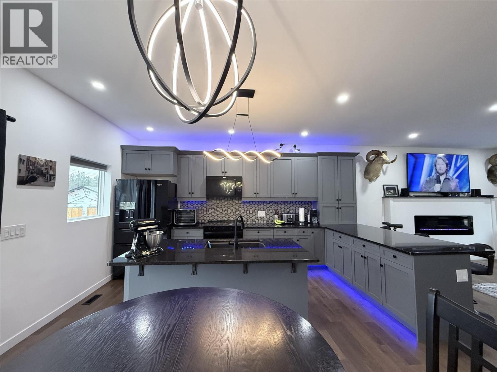 8779 MOUNTAIN VIEW Street, Canal Flats