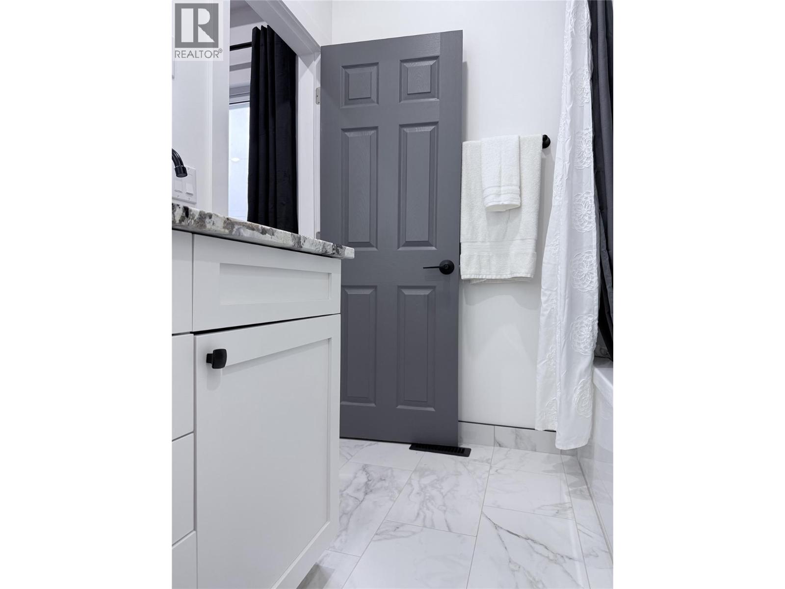 8779 MOUNTAIN VIEW Street, Canal Flats