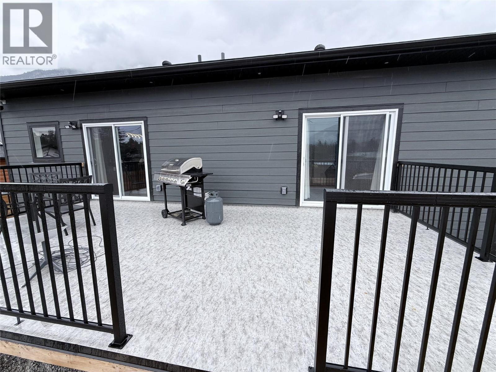 8779 MOUNTAIN VIEW Street, Canal Flats