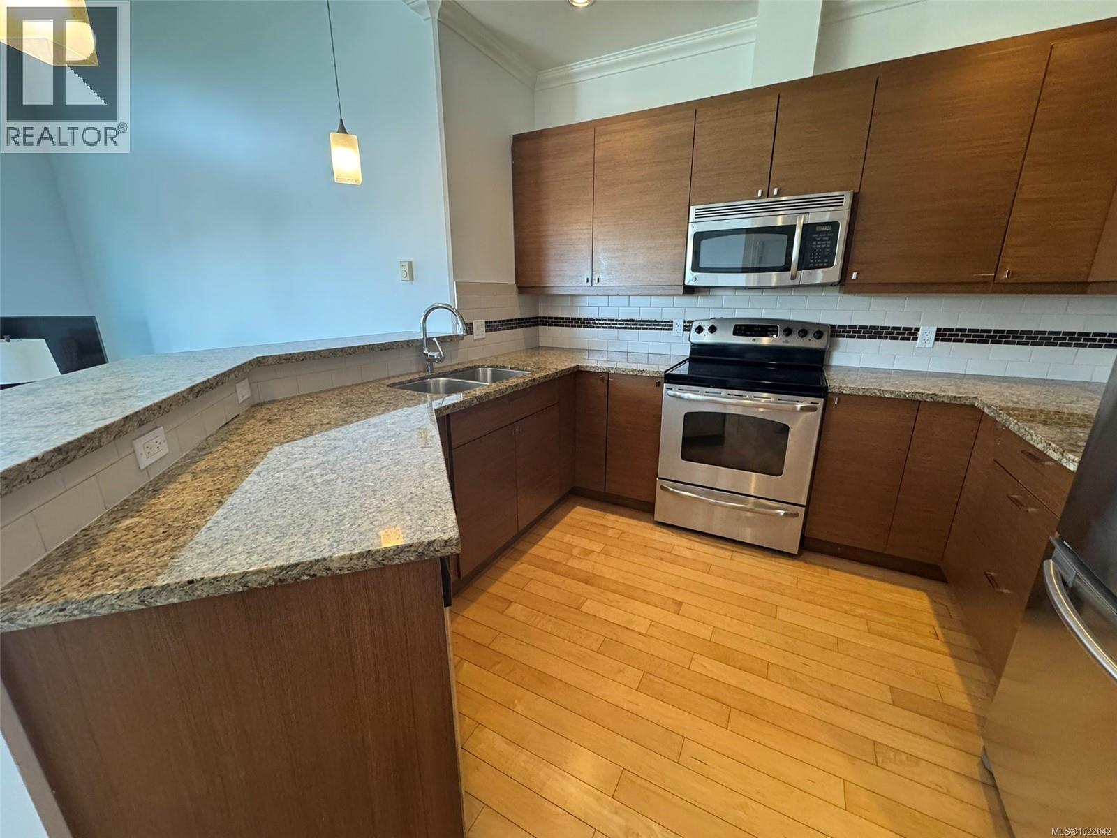 307 751 Goldstream Ave, Langford