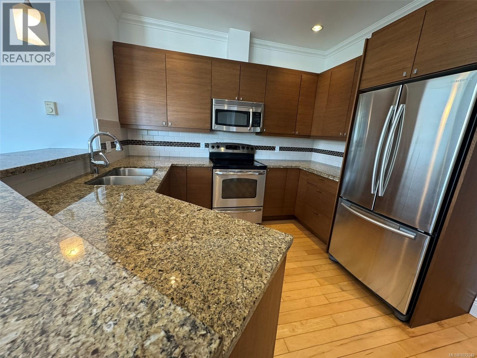 307 751 Goldstream Ave, Langford