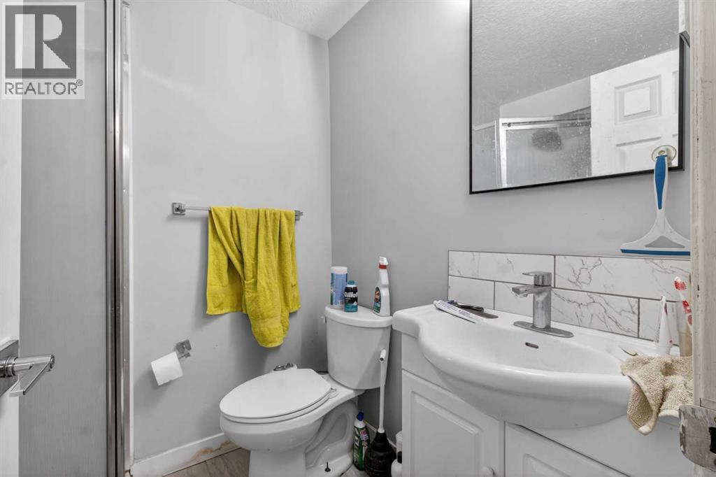 Single Family House for Sale in   Street NE Temple Calgary 