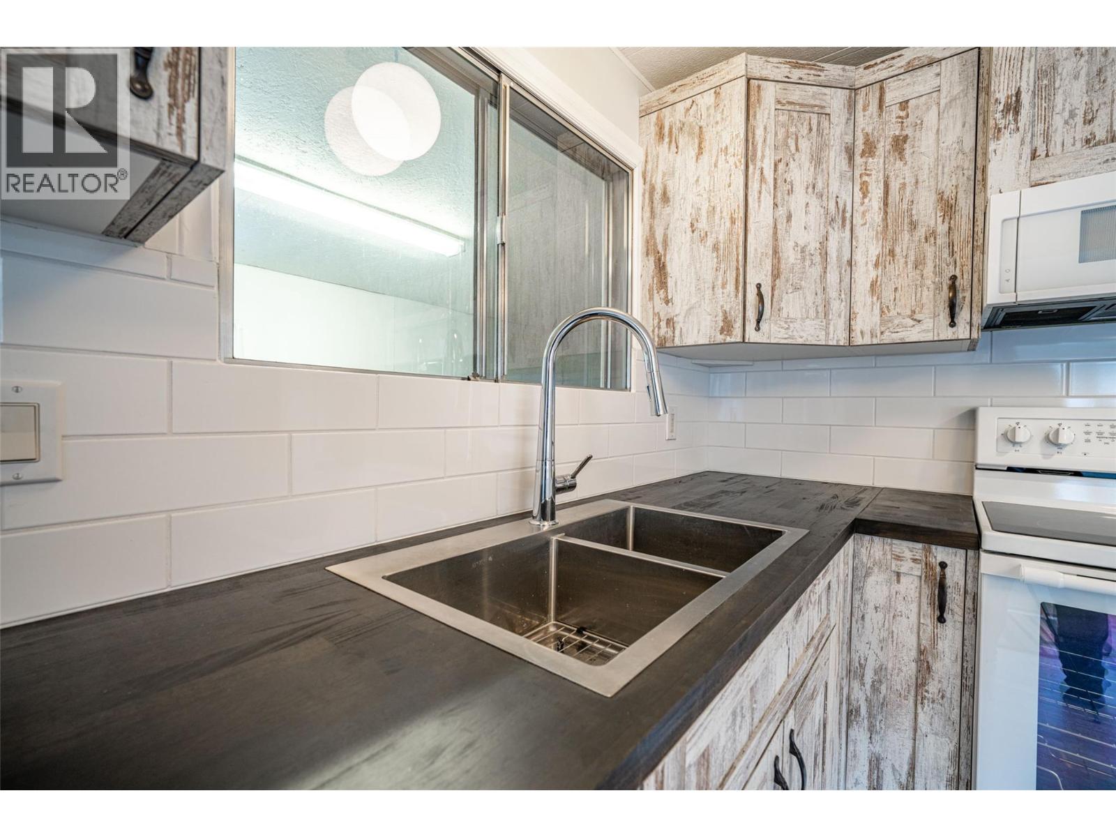 4505 McLean Creek Road Unit# E14, Okanagan Falls