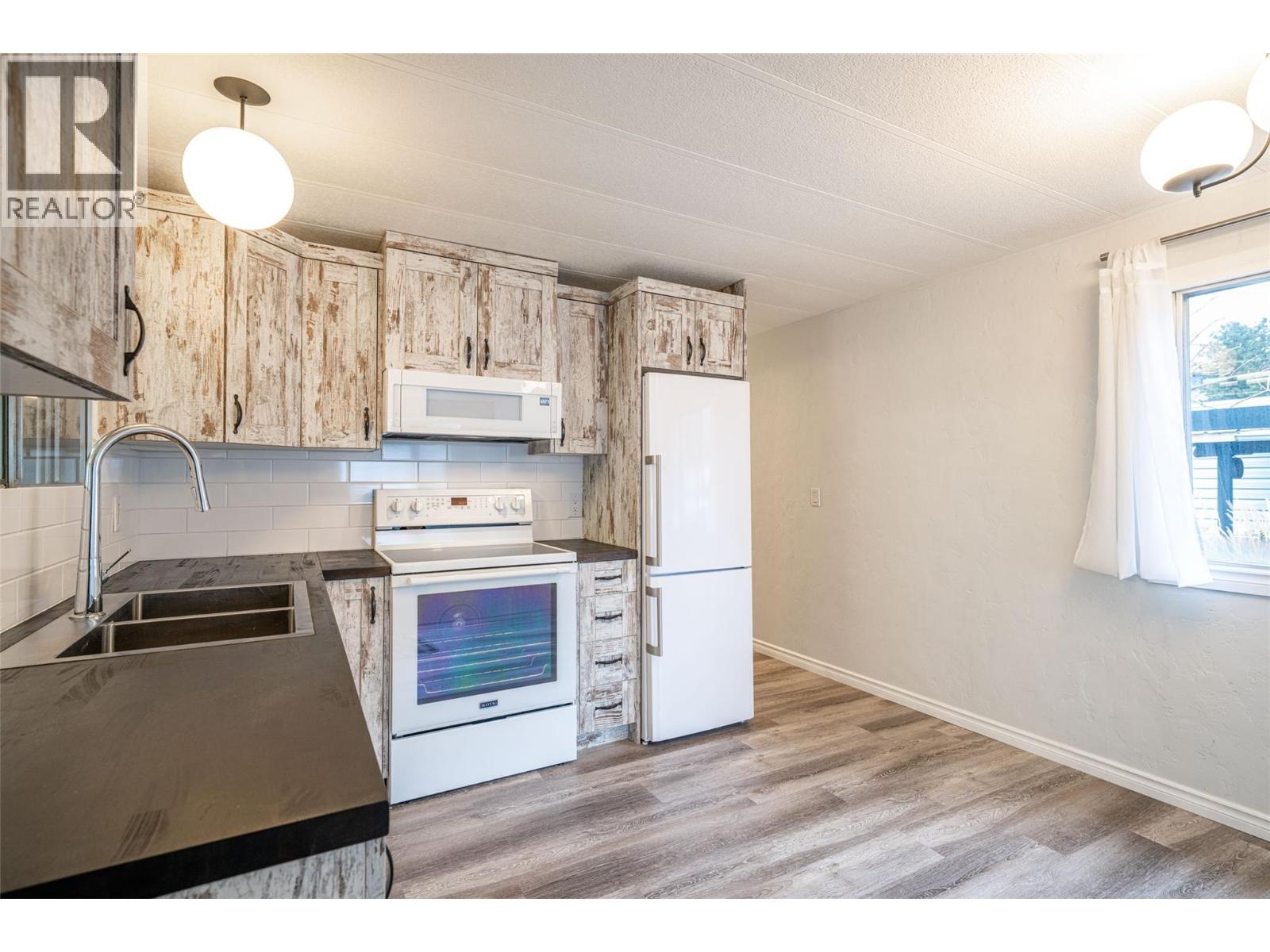 4505 McLean Creek Road Unit# E14, Okanagan Falls