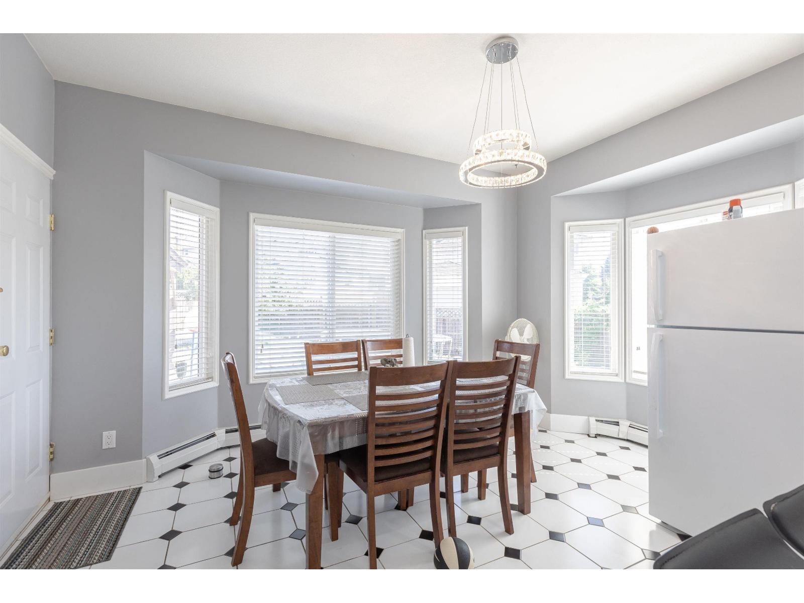 8298 151A STREET - Photo 5 of 27, Surrey, British Columbia