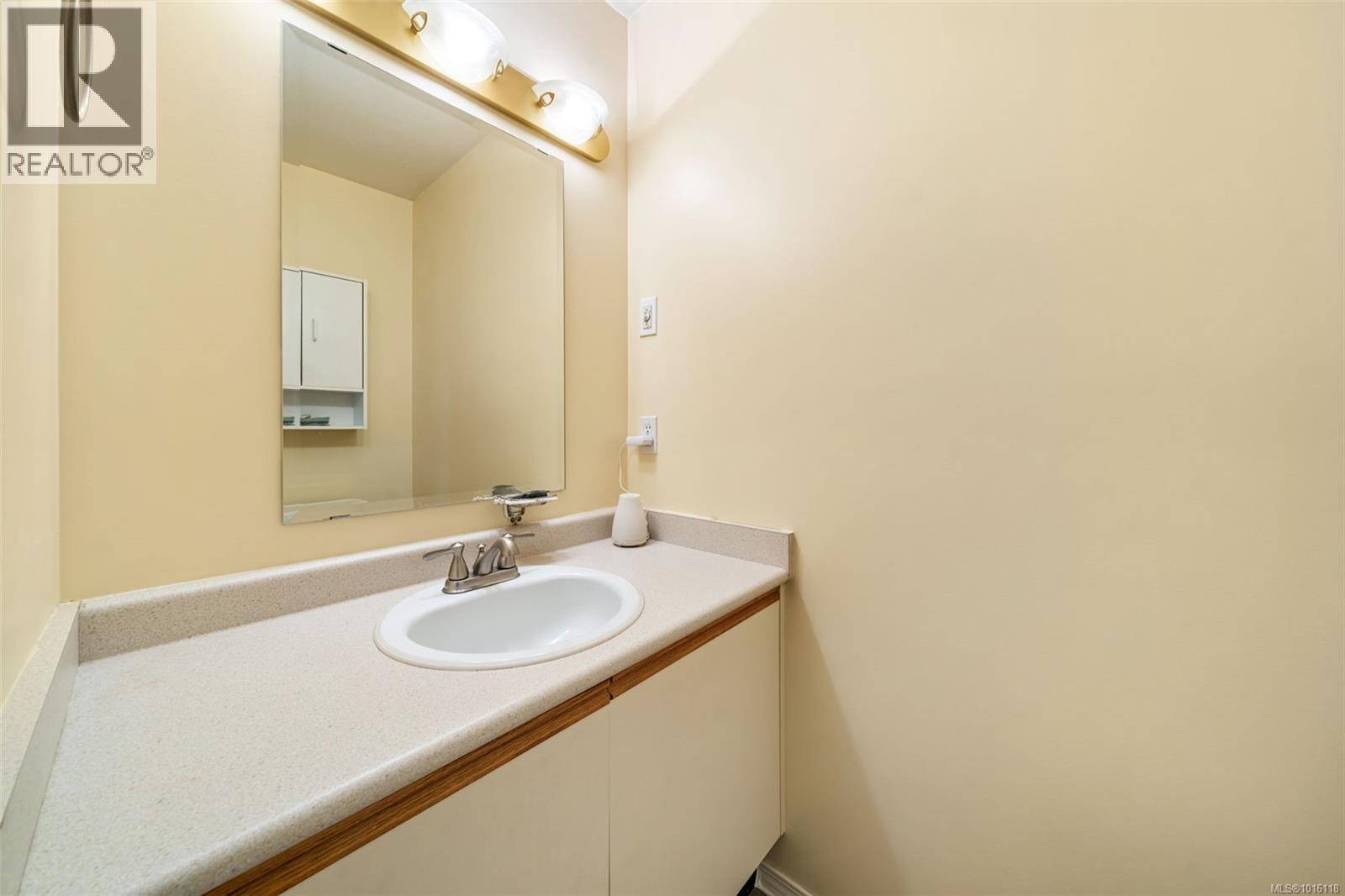 1 2516 Dingwall St, Duncan