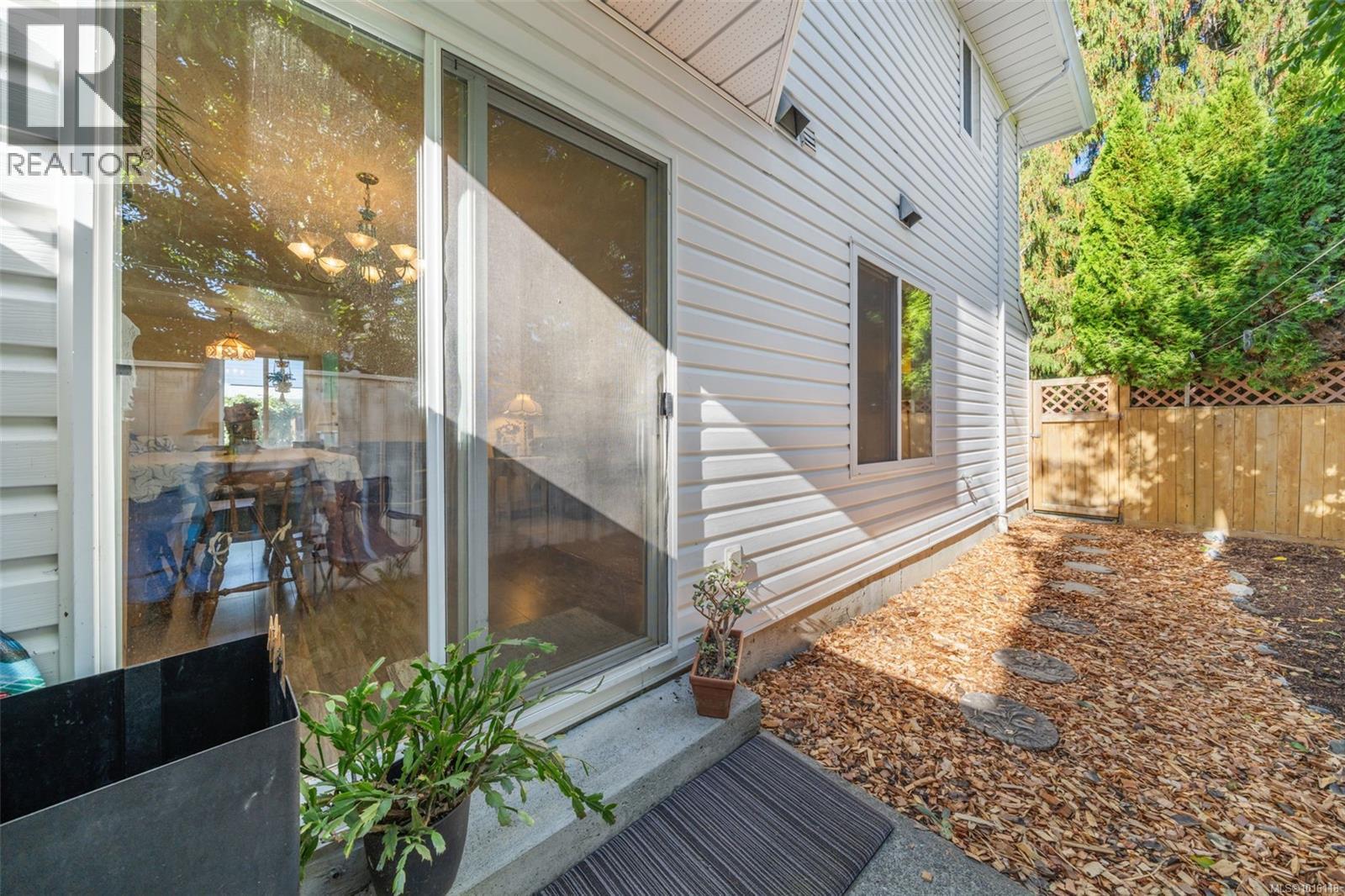 1 2516 Dingwall St, Duncan