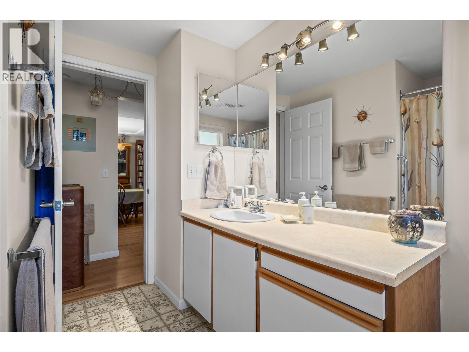 6 2433 Ingram Road, West Kelowna