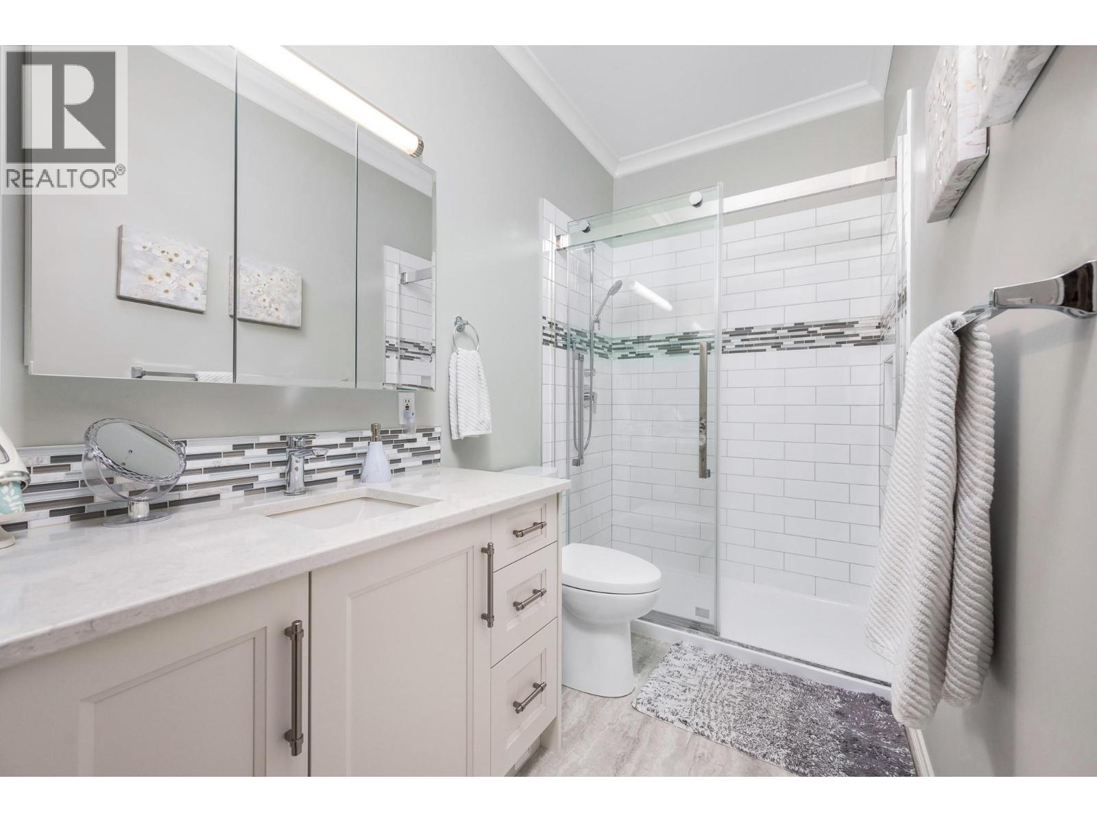 3 6924 Manning Place, Vernon