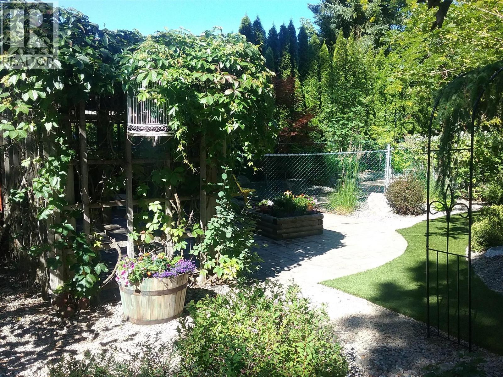 3 6924 Manning Place, Vernon