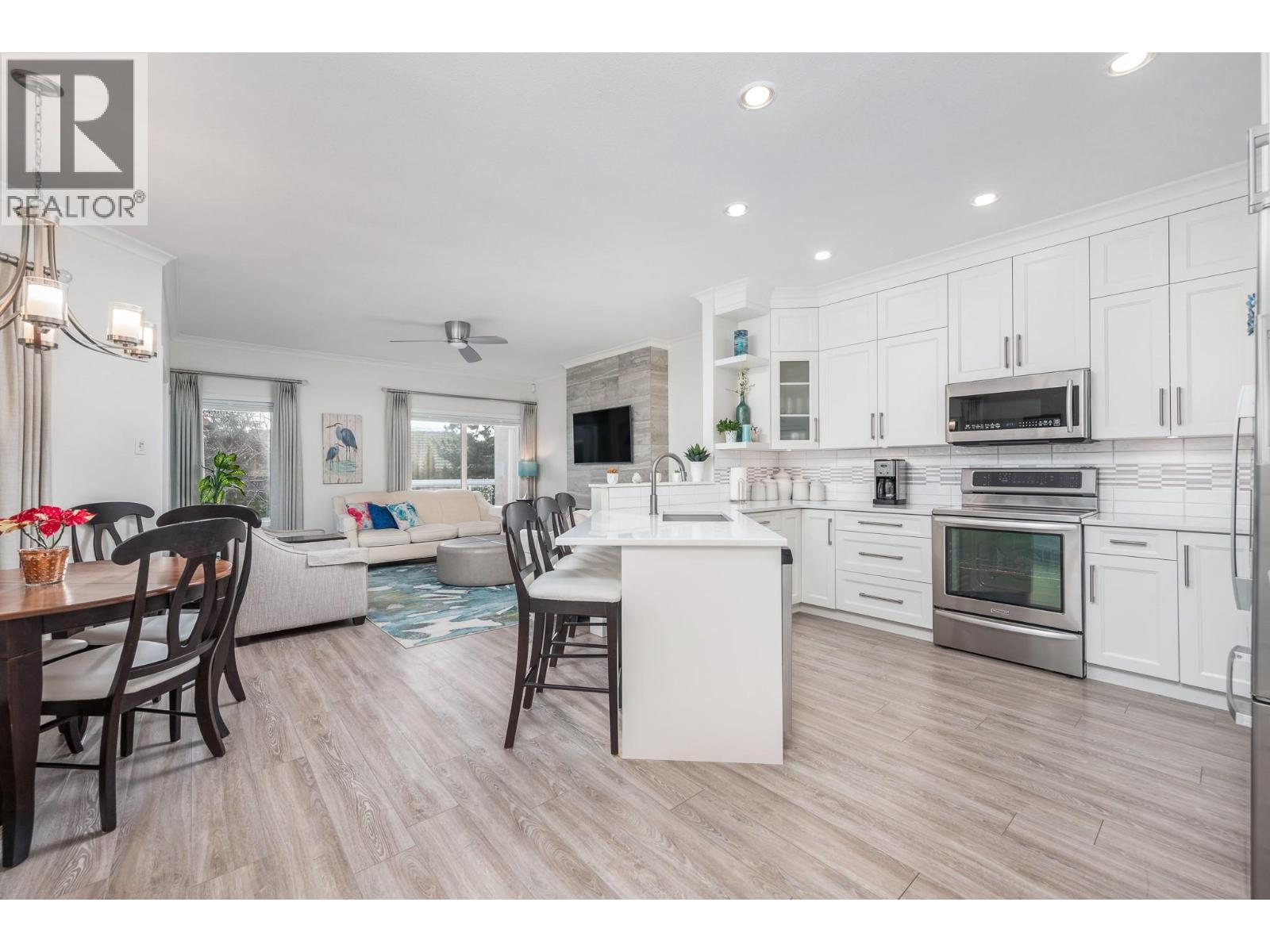 3 6924 Manning Place, Vernon