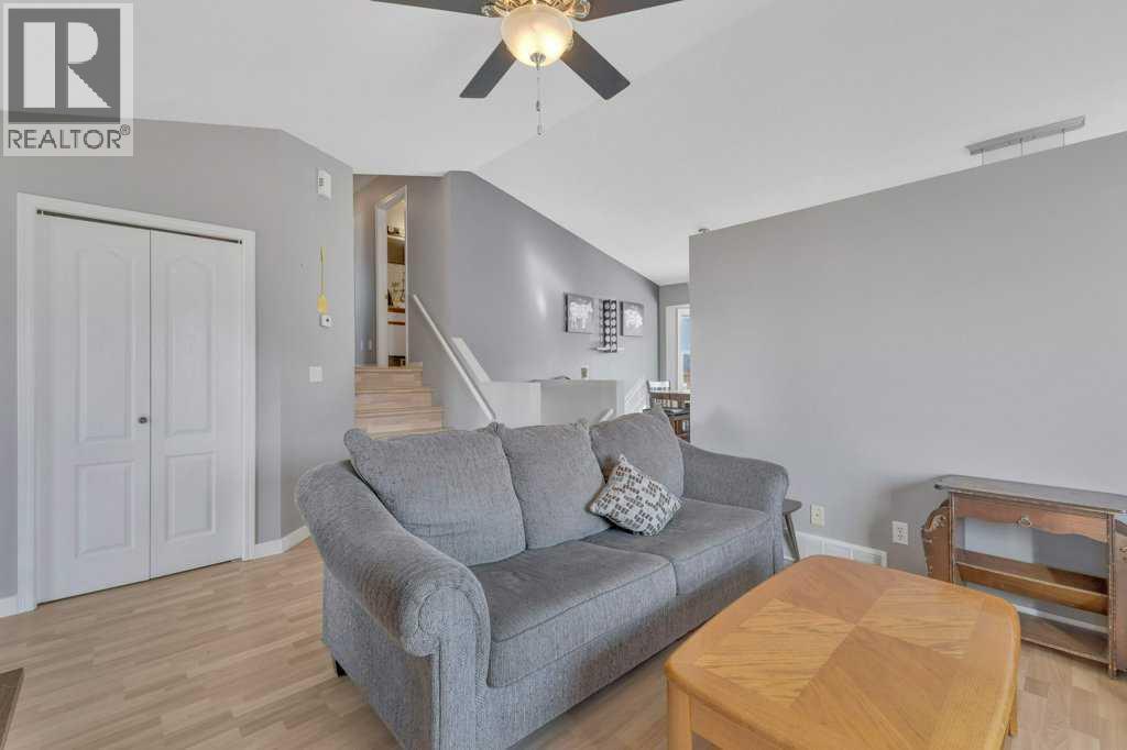 Single Family House 4 Level for Sale in  Lansbury Close Lincoln Park Lacombe 