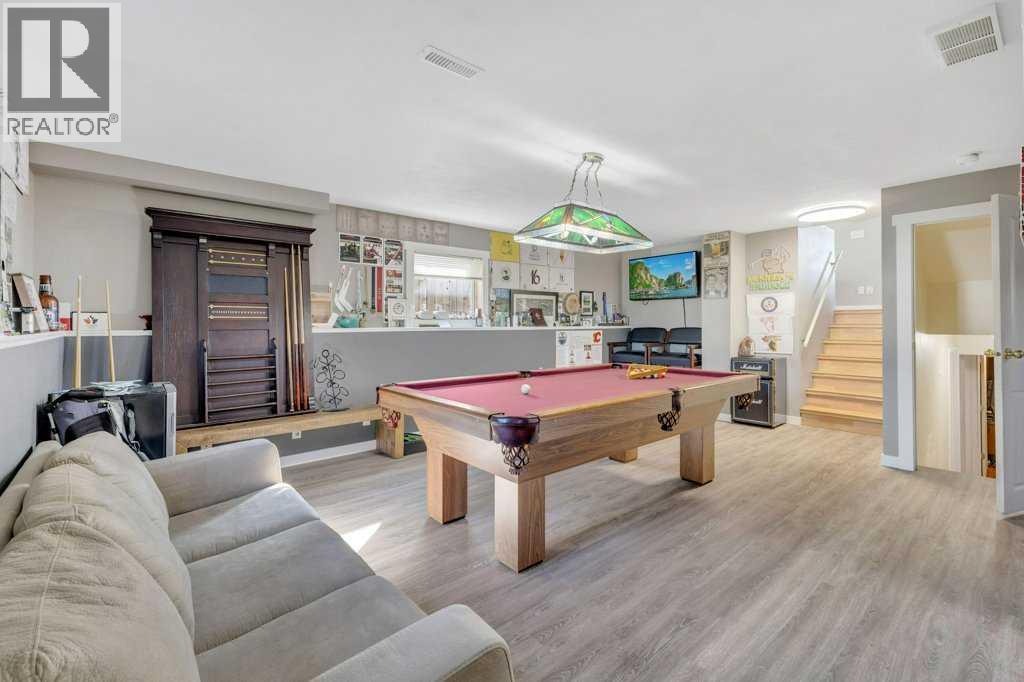 Single Family House 4 Level for Sale in  Lansbury Close Lincoln Park Lacombe 