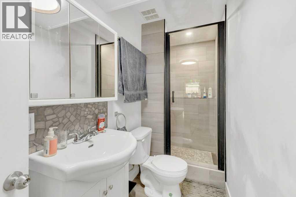 Single Family House 4 Level for Sale in  Lansbury Close Lincoln Park Lacombe 