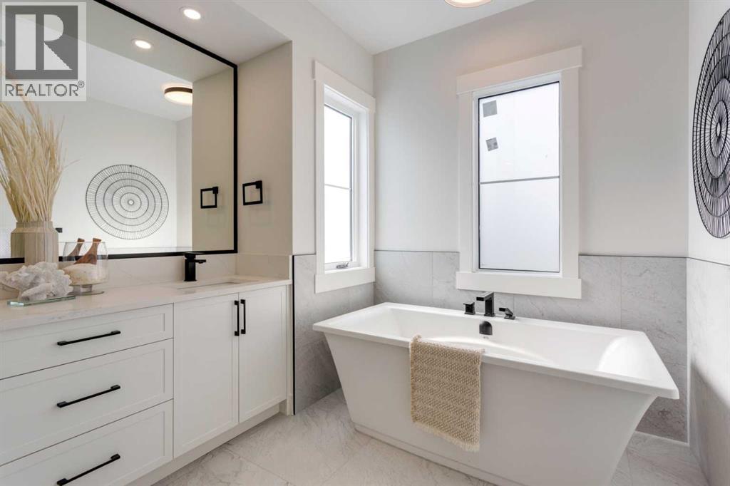 Single Family House for Sale in   Avenue NE Renfrew Calgary 