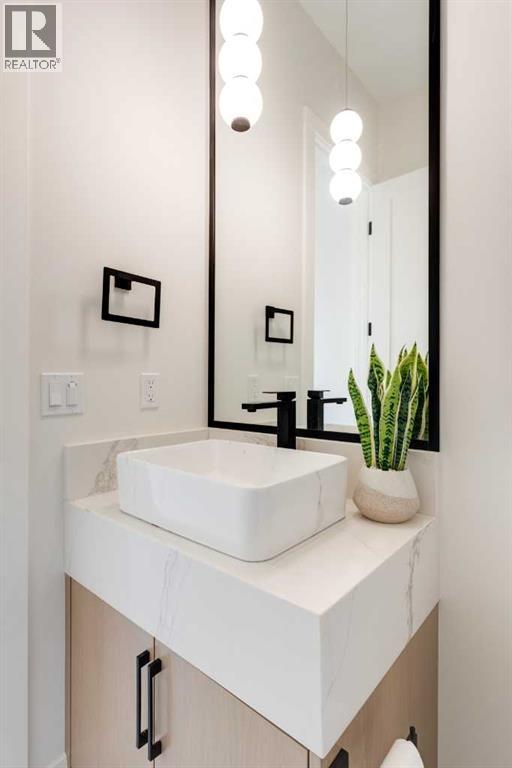 Single Family House for Sale in   Avenue NE Renfrew Calgary 