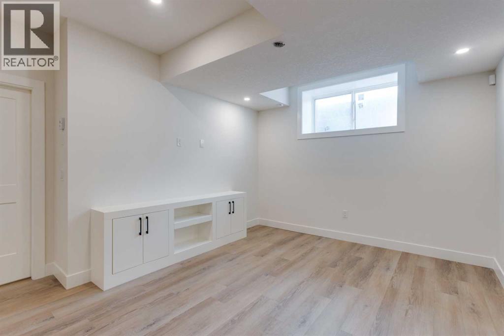 Single Family House for Sale in   Avenue NE Renfrew Calgary 