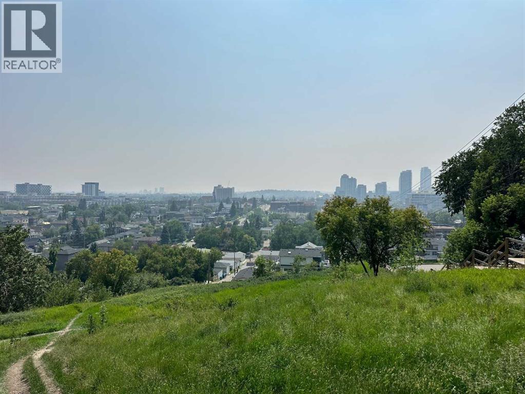 Single Family House for Sale in   Avenue NE Renfrew Calgary 