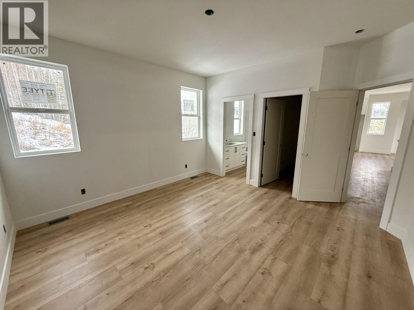 905 SPRUCE PLACE - 12