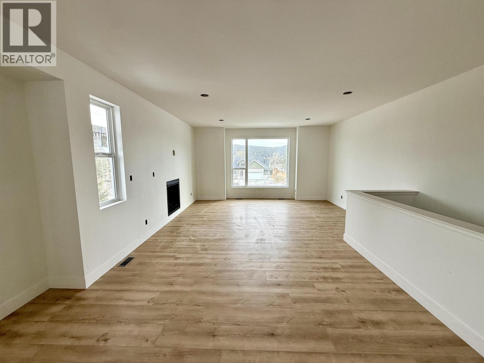 905 SPRUCE PLACE - 7