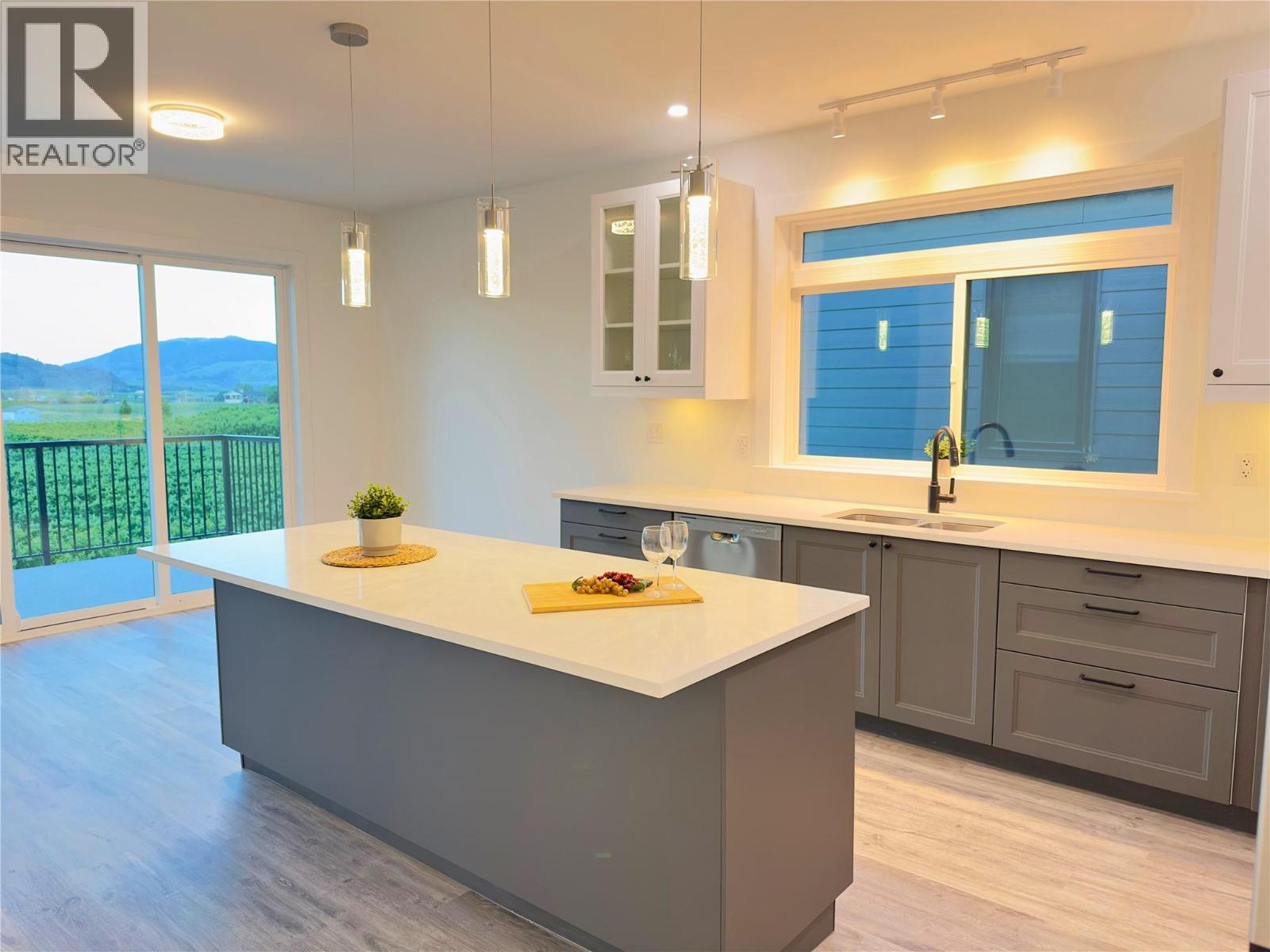 1257 Copper Road, Oliver