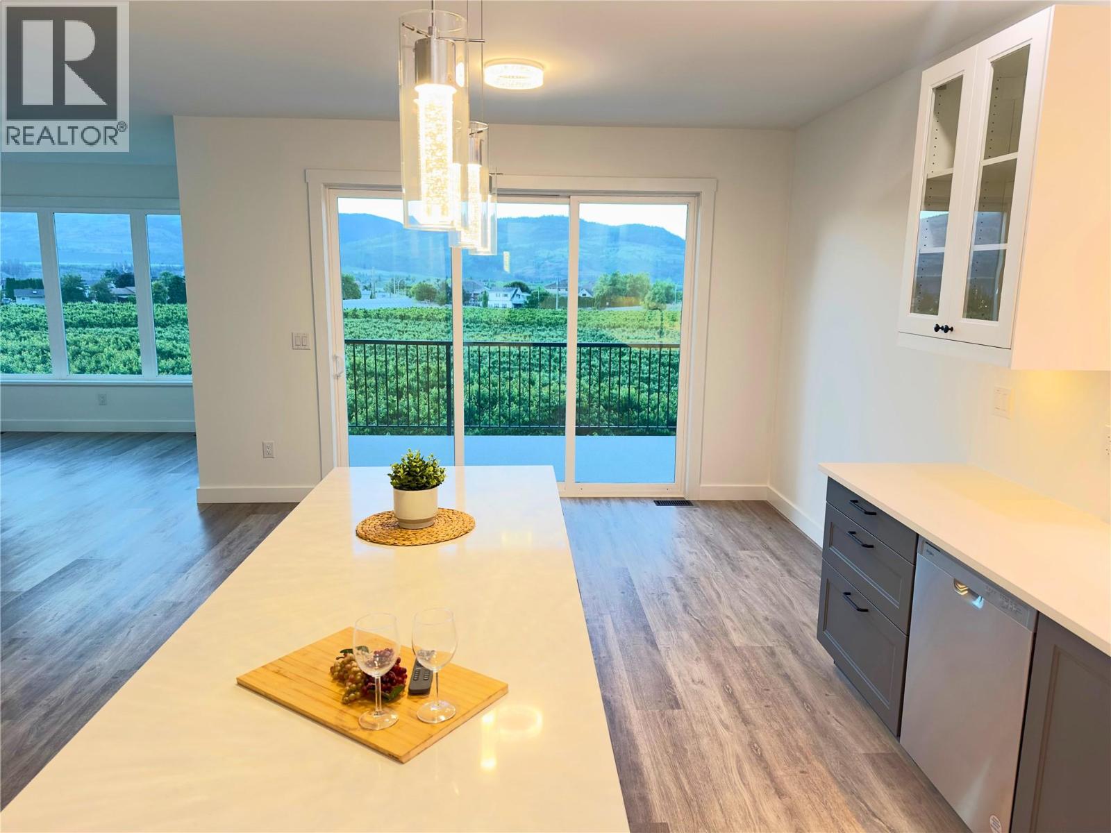 1257 Copper Road, Oliver