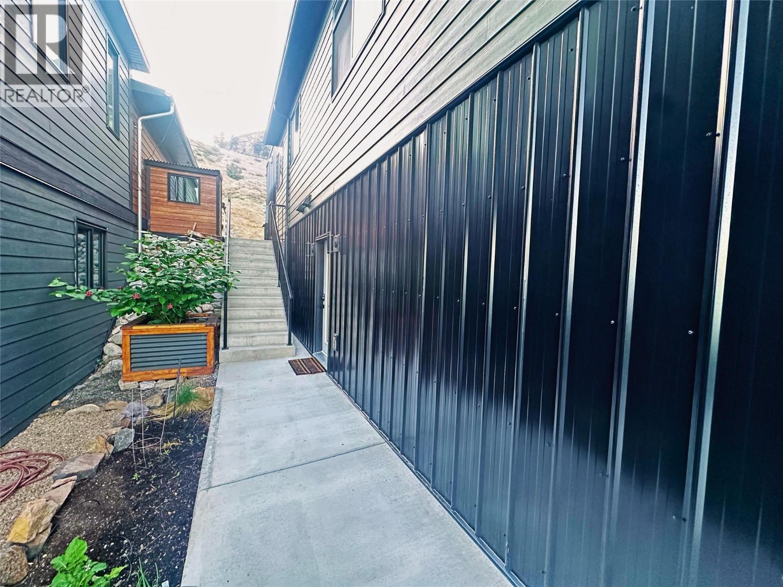 1257 Copper Road, Oliver