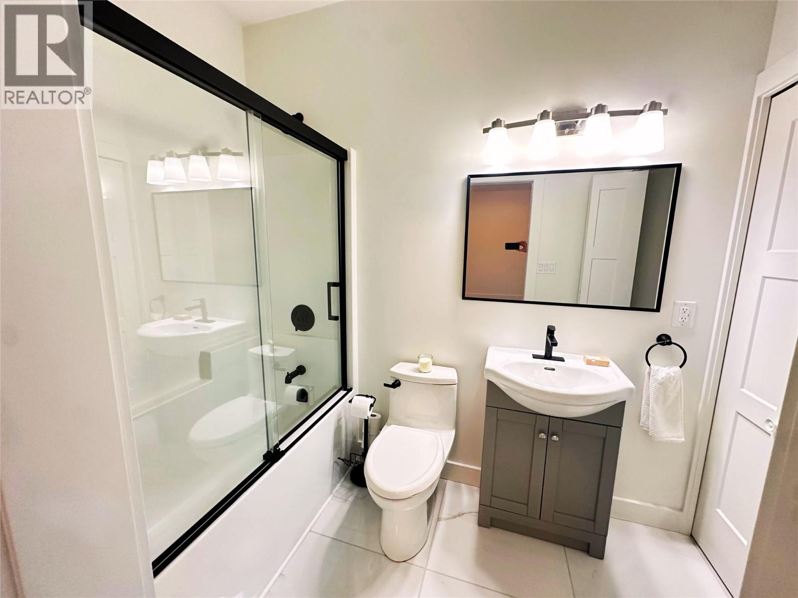 1257 Copper Road, Oliver